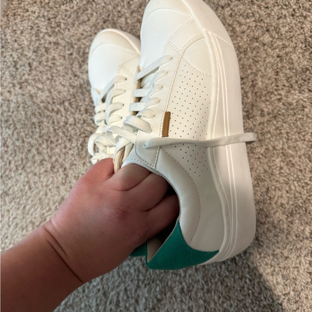 Dr. Scholl's White Sneakers NWOT - Picture 4 of 8